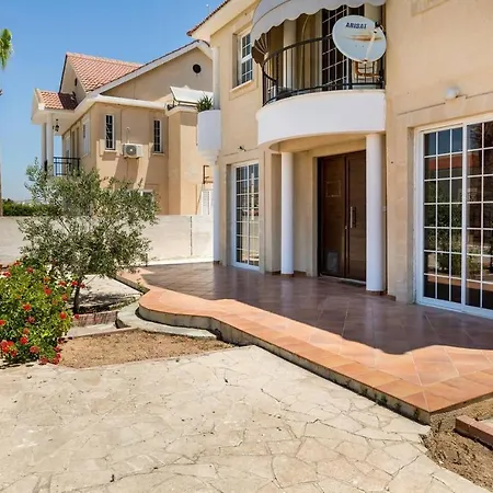 Willa 4 Bedroom Villa With Private Pool Near Beach